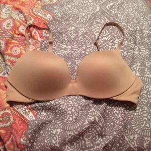 LIKE NEW Victoria's Secret Plunge bra!