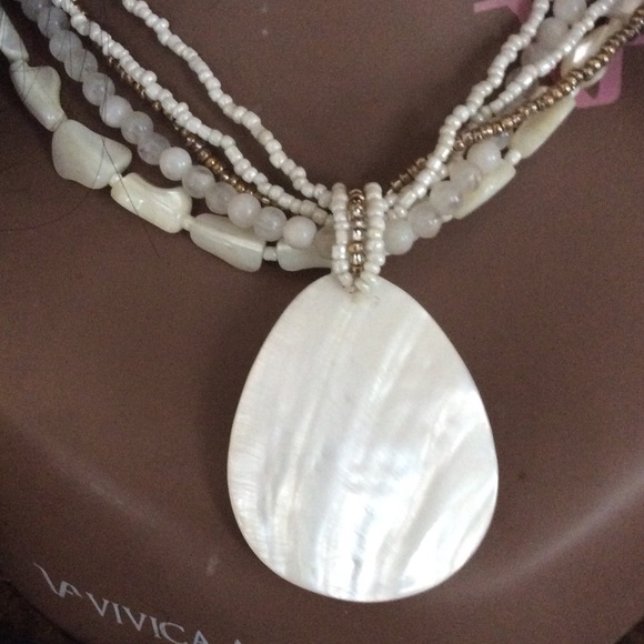 Shell  Necklace - Picture 2 of 2
