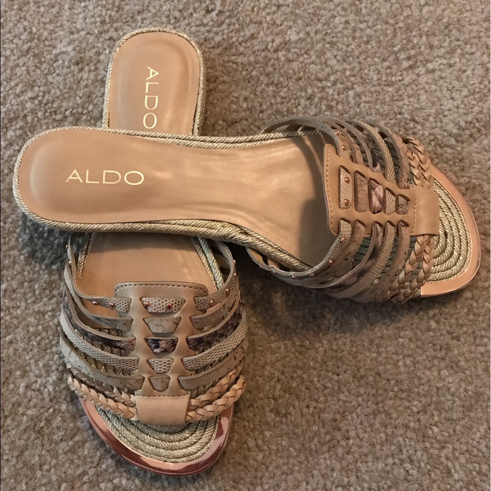 ⭐️Aldo gold sandals. Size 8.5. Barely worn.