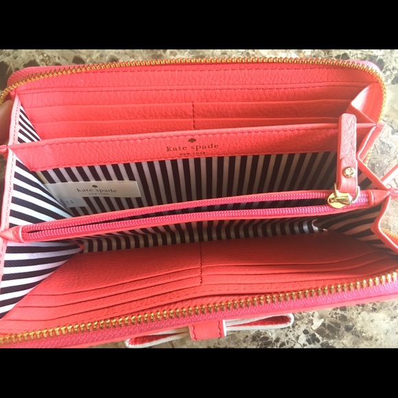 Kate Spade Cobble Hill Bow Lacey Geranium Wallet - Picture 4 of 8