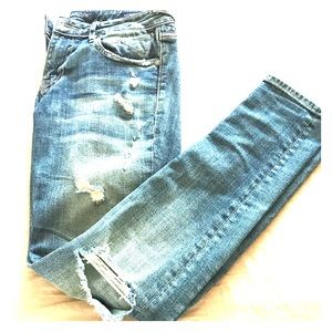 Vigoss distressed jeans. Thompson tomboy style