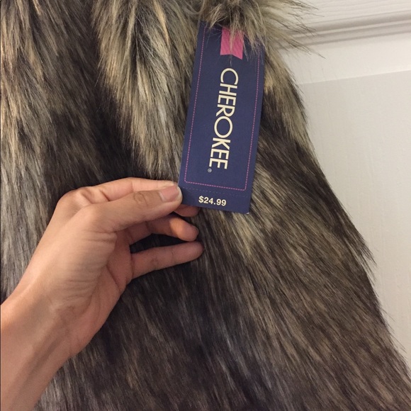 faux fur vest - Picture 2 of 3