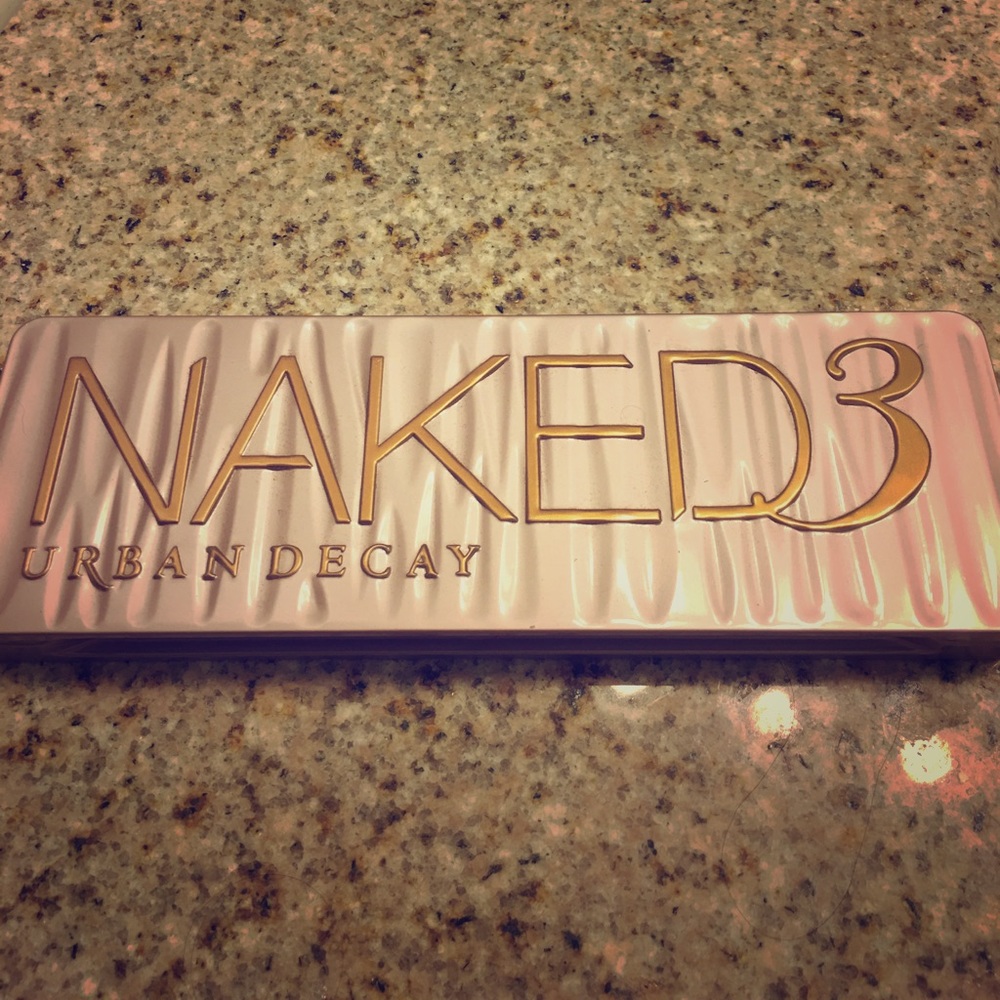 Naked 3 eyeshadow palette