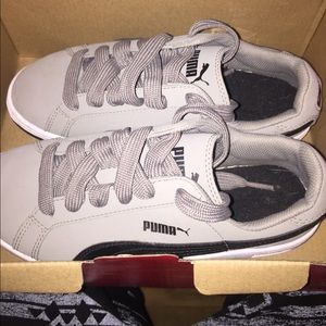 Pumas gray and black never worn