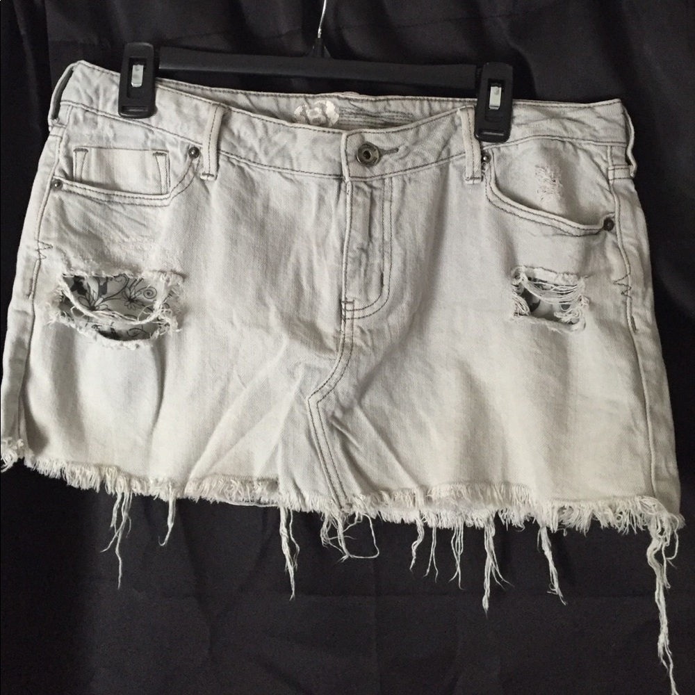 Rigid mini skirt