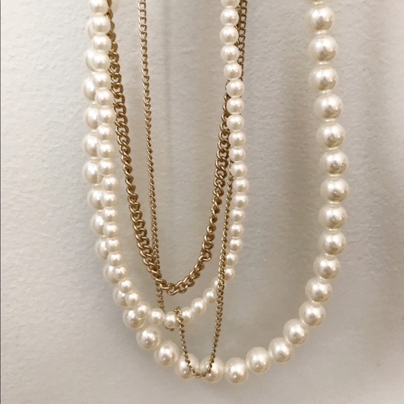 Costume pearl and gold layer necklace - Picture 3 of 3