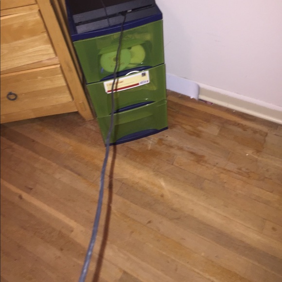 PS4 all black with red controller - Picture 2 of 4