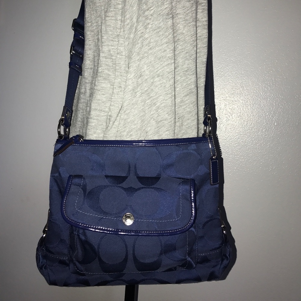 Coach daisy Kyra signature cross-body