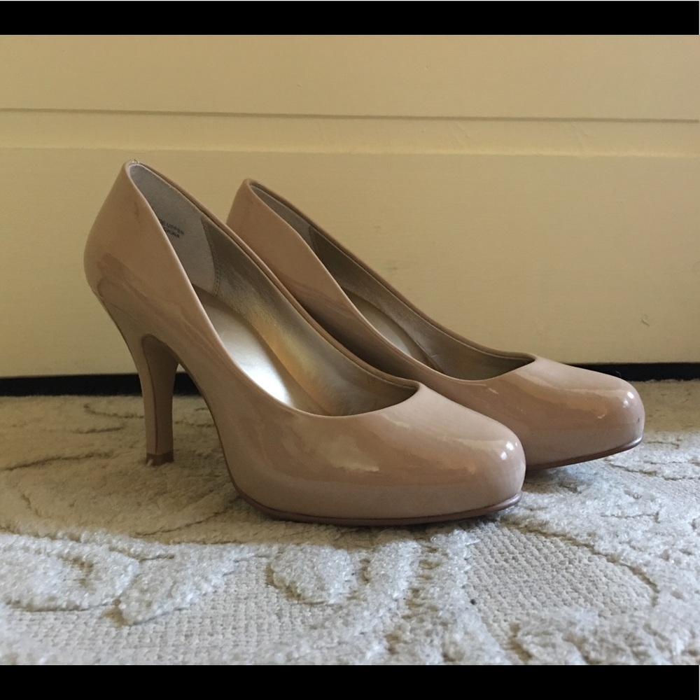 patent nude/blush pumps
