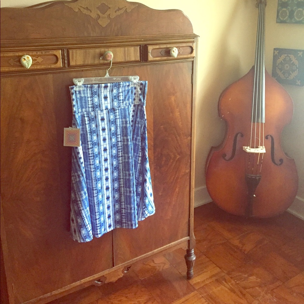 Lularoe skirt.. tags still on💙