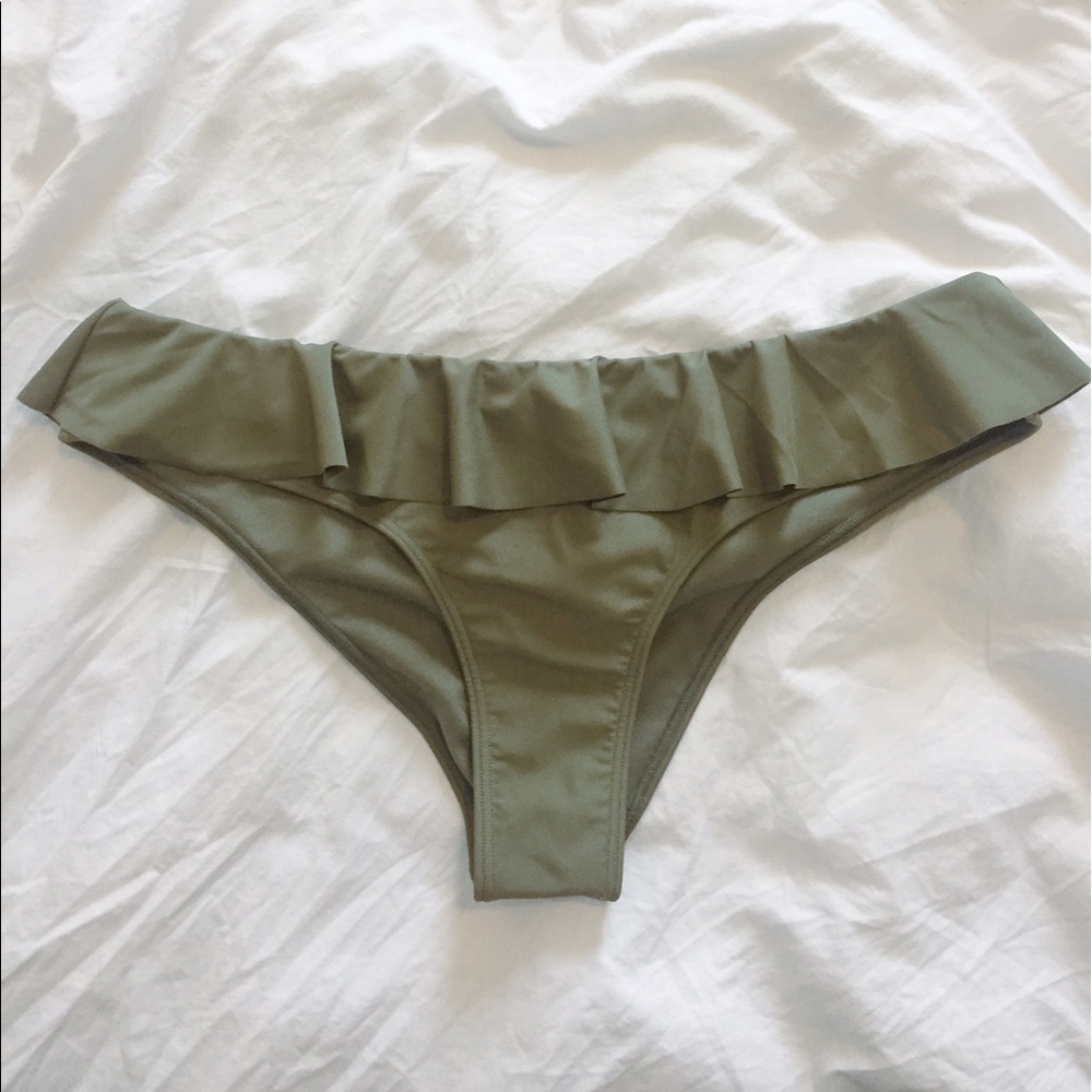 Hollister swim suit cheeky bottoms, worn once !!