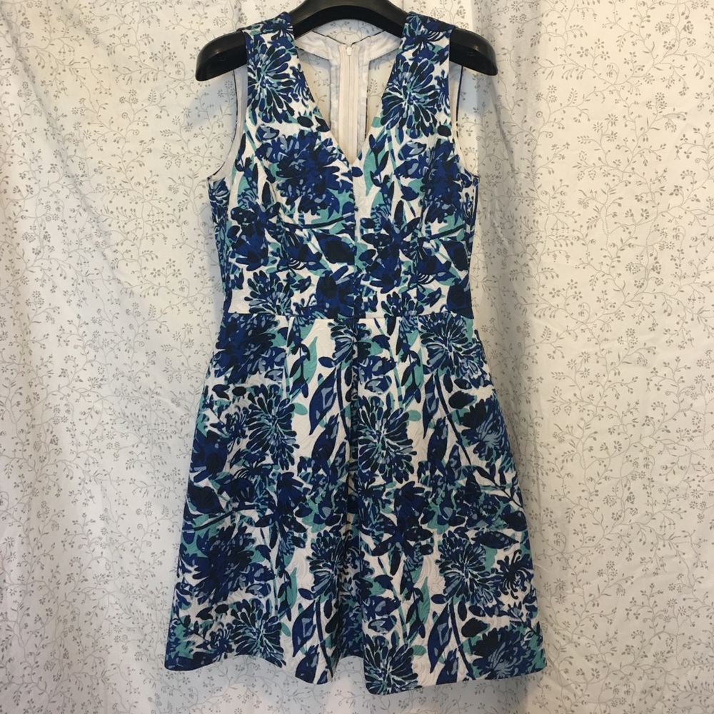 Floral dress with pockets