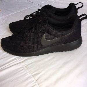 !Nike Roshe ALL Black Near Deadstock!