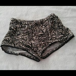 Patterned shorts