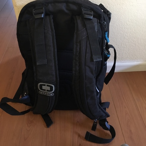 Black backpack - Picture 2 of 2