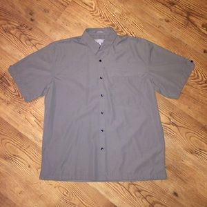 Men's Gray short-sleeve button up shirt size Large