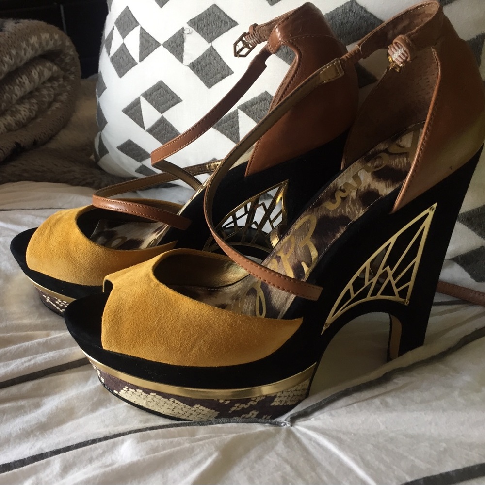 9.5 Sam Edelman Gold and Black Wedge Heel