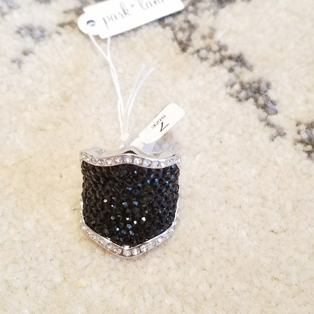 Silver tone ring with black stones nwt size 7