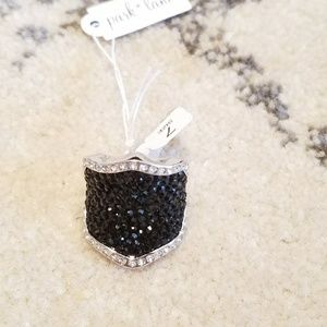 Silver tone ring with black stones nwt size 7