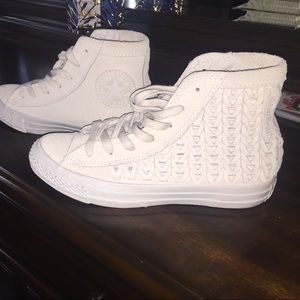 Converse sneakers size 6.5 with woven detail