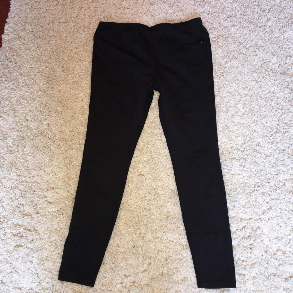 Black athletic leggings