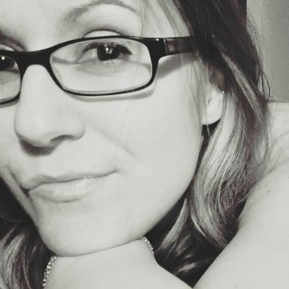 Meet your Posher, Danielle - Picture 1 of 1
