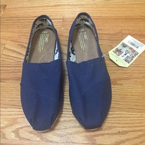 TOMS Navy Canvas Women's Classics