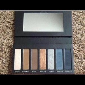 NIB Younique Palette 4