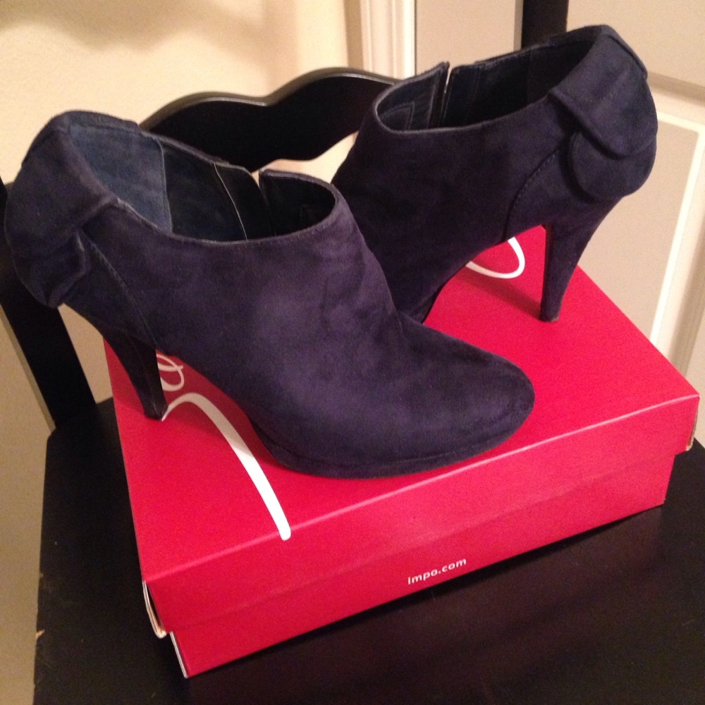 Blues suede booties
