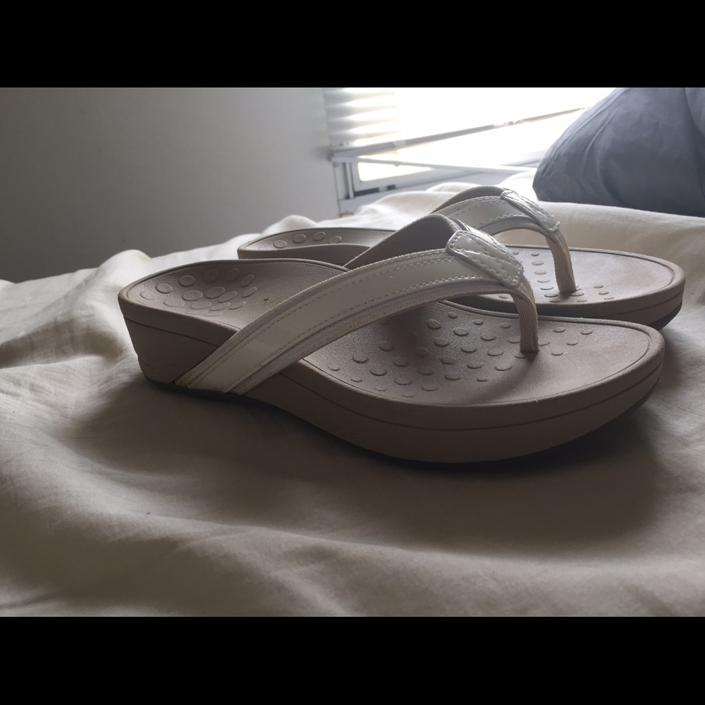 Vionic size 6 high tide