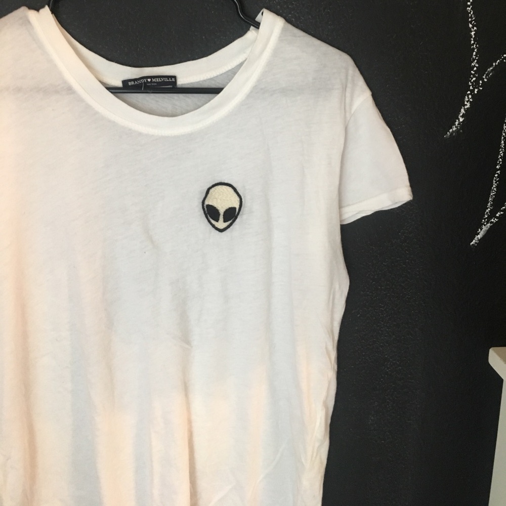 👽BRANDY MELVILLE ALIEN TEE👽