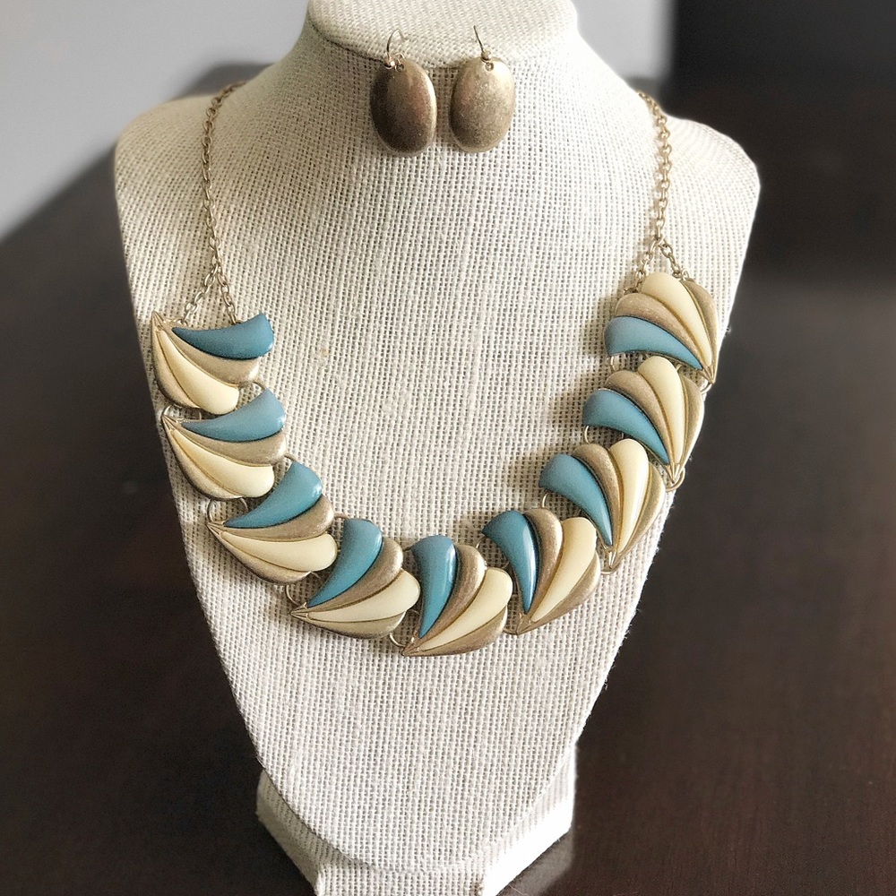 Retro Shell Necklace Set in Blue and Cream 🐚