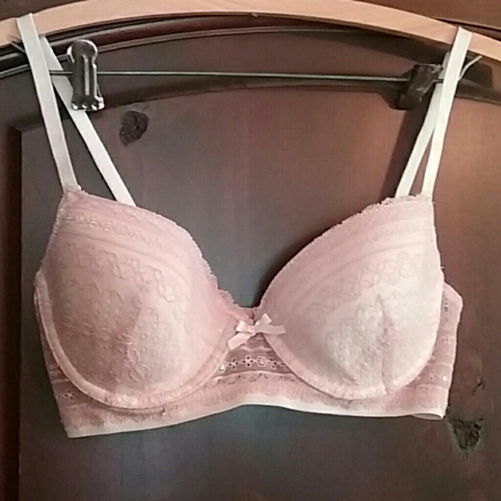 Light pink lace Jessica Simpson bra
