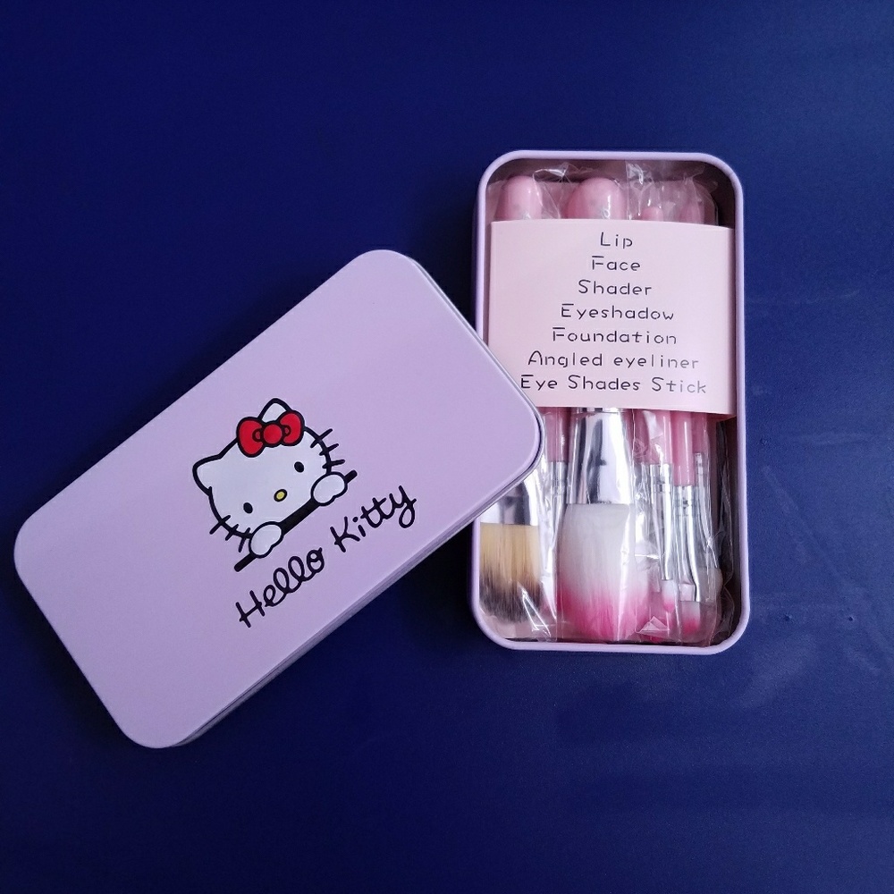 Sold out Hello Kitty mini brush kit