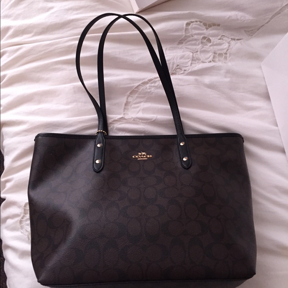Coach Sig City Zip Tote Mahog/Black Style F36876