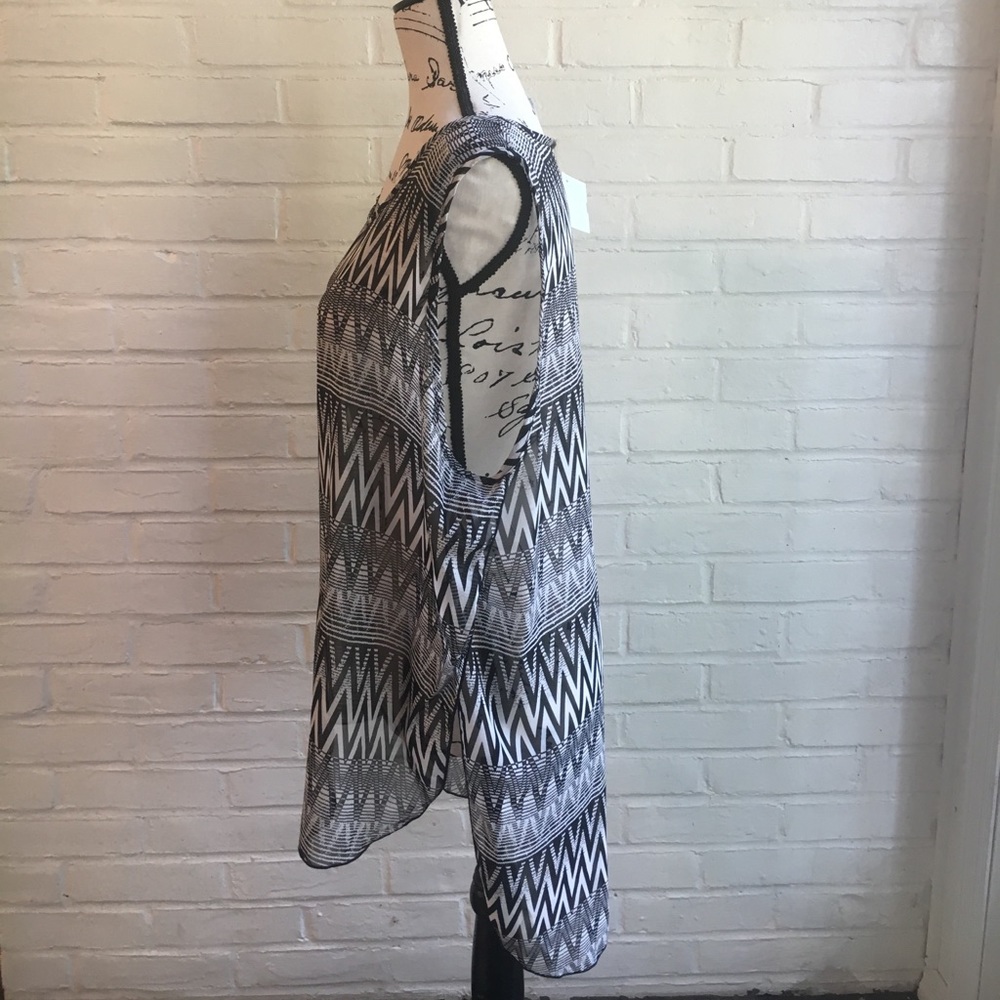 🤗CLEARANCE🤗 Plus Size Tribal Top NWT - Picture 2 of 3