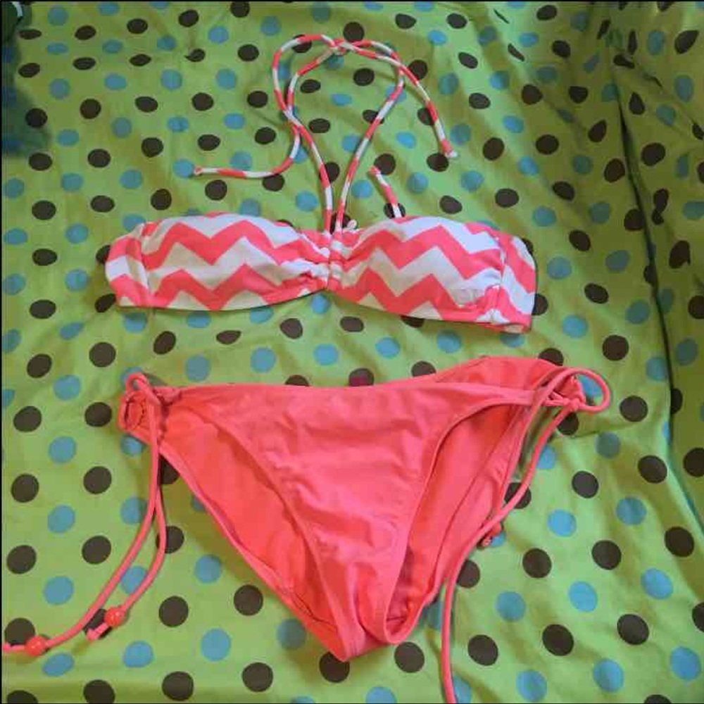 Bikini / Swimsuit