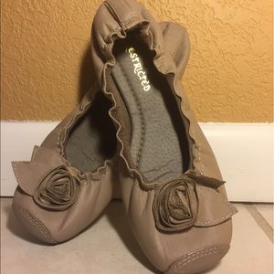 ⬇️Price⬇️ Ballerina flats with 🌸flower🌸detail