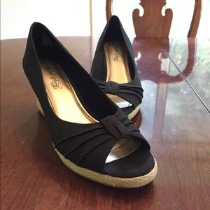 Black bow peep toe wedges