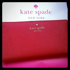 Kate Spade ♤ wallet beautifully contrasted color