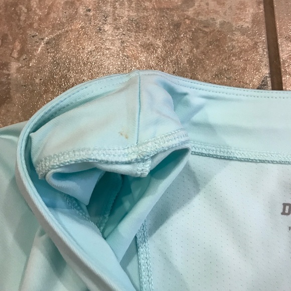 Sea foam green Nike v-neck tshirt - Picture 2 of 2