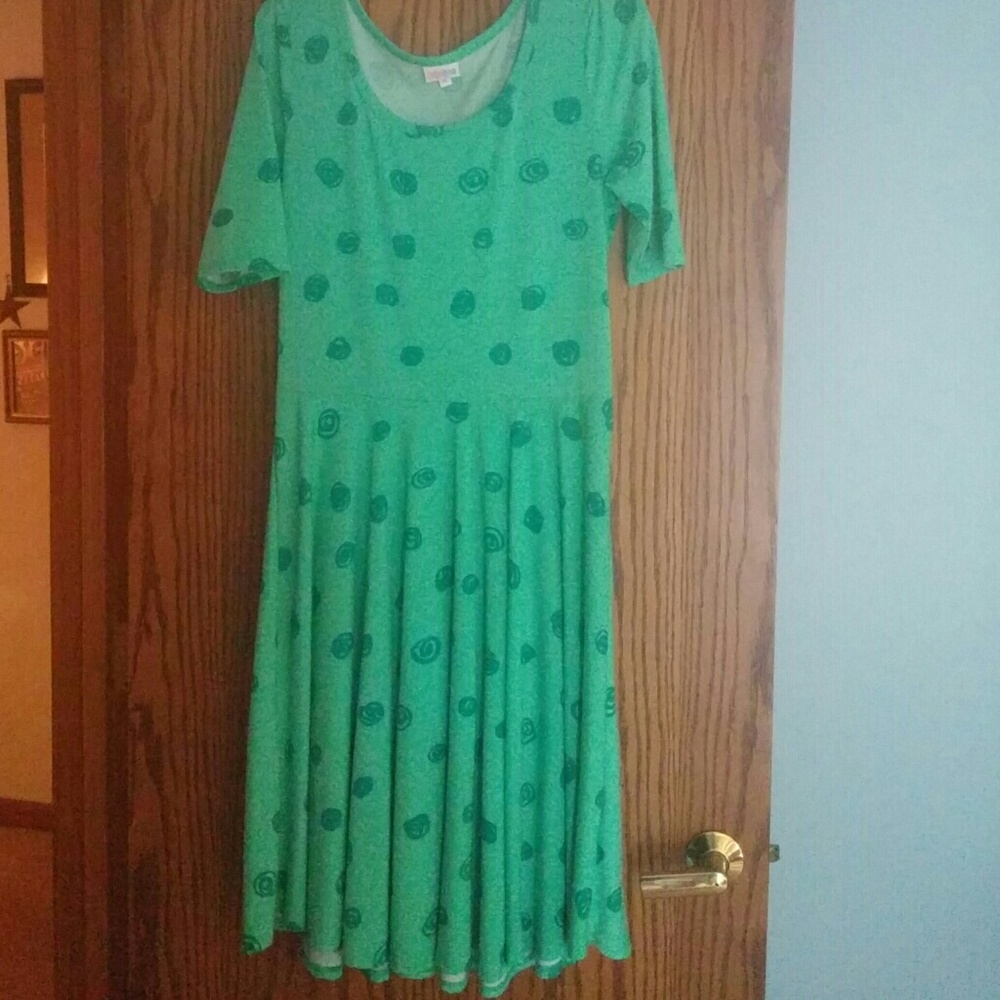 BNWT Lularoe NICOLE spring green spiral