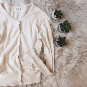 Cute ivory cardigan 🌷