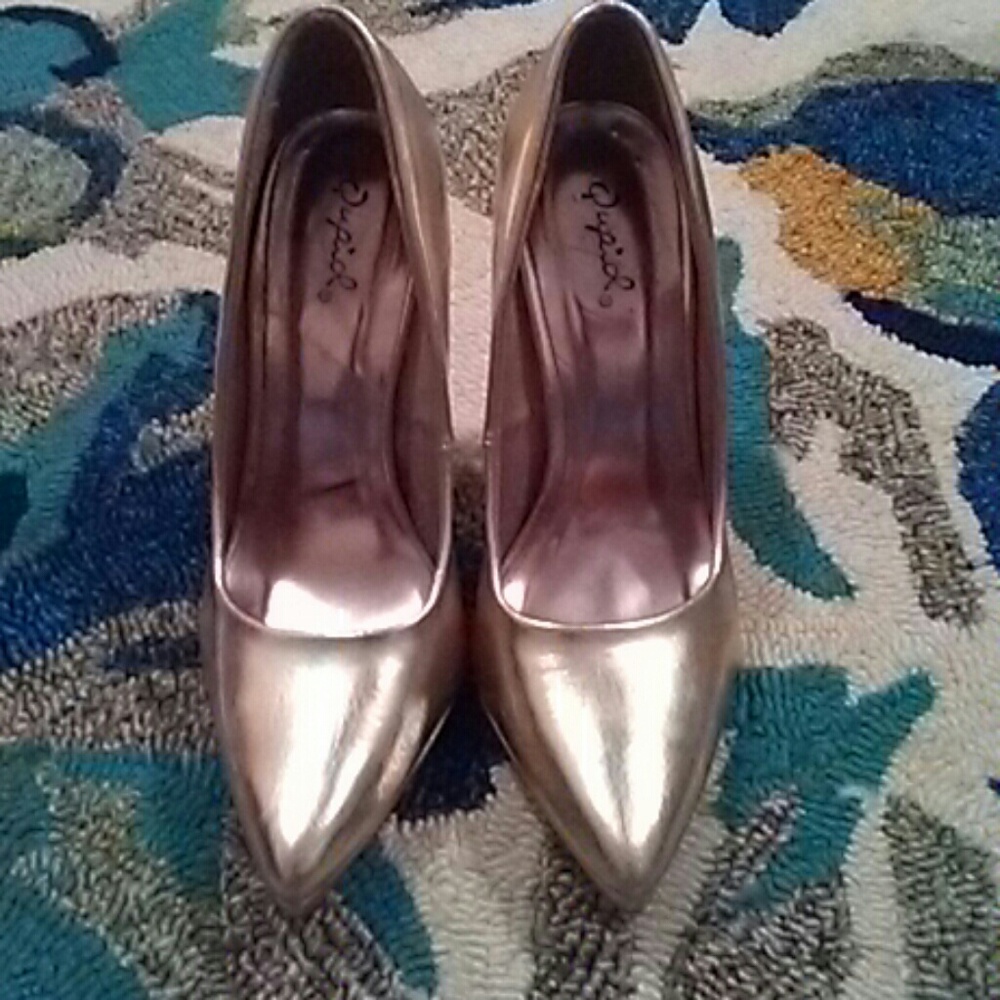GOLD Pointed-Toe Stilleto heels...