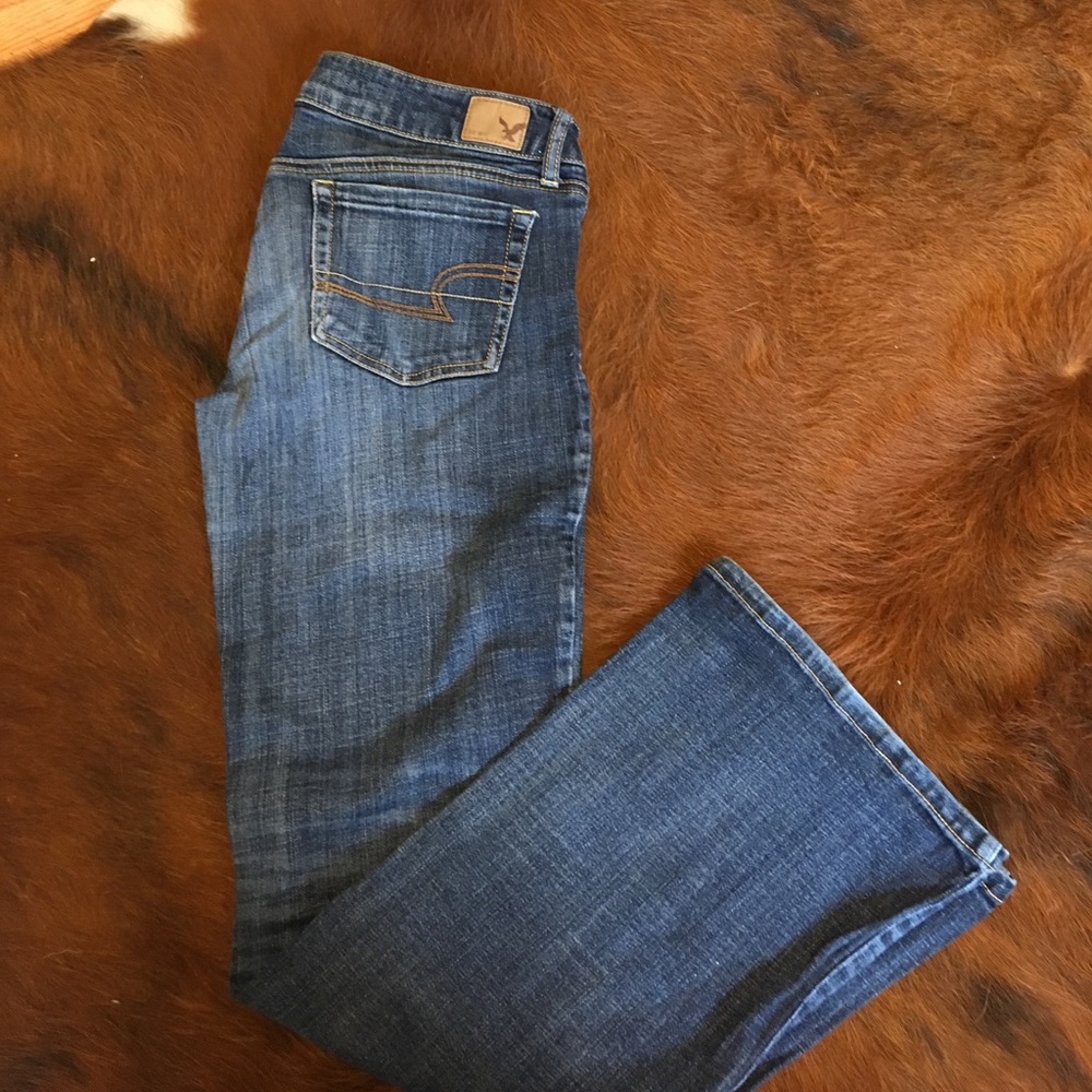 American Eagle size 6 favorite boyfriend jeans!