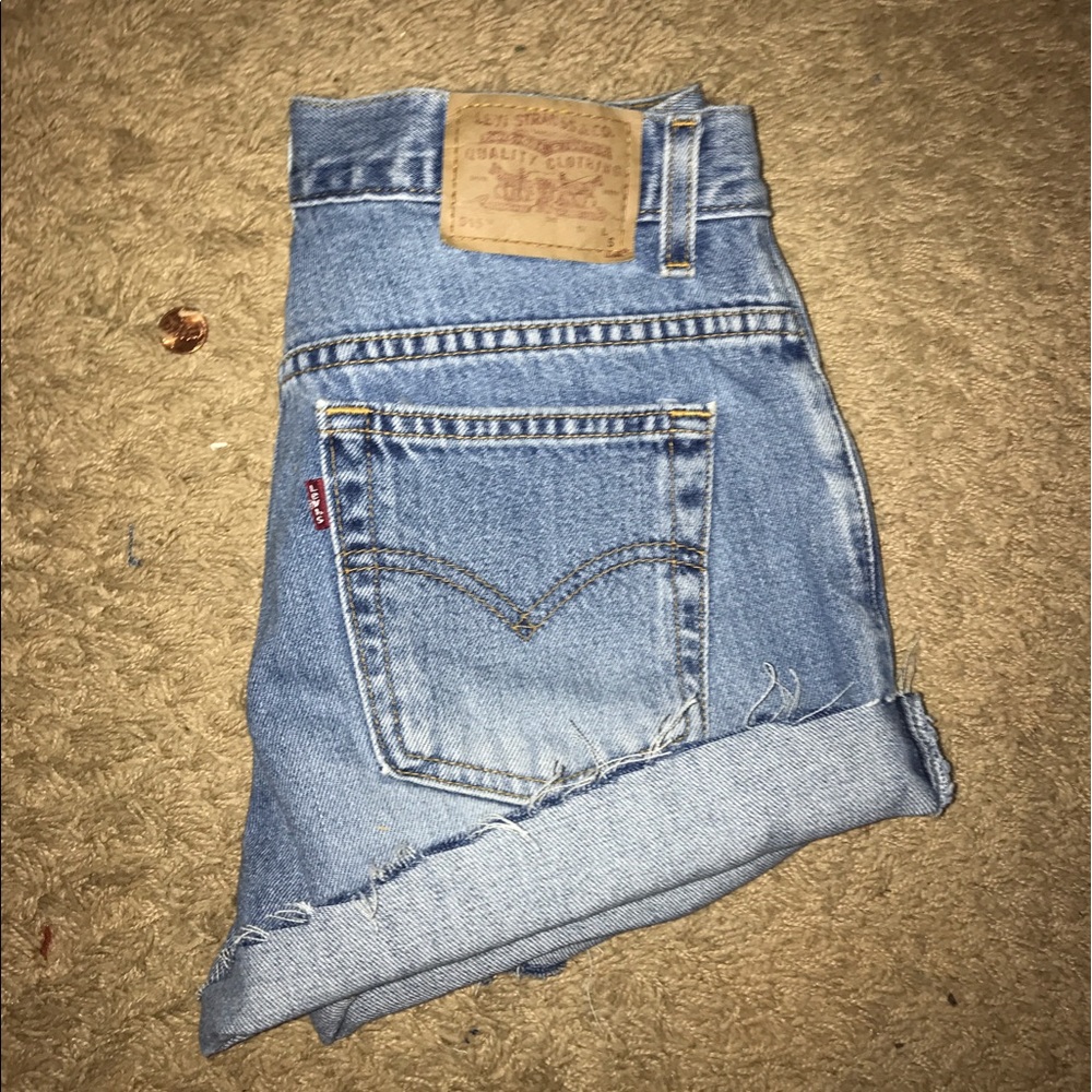 Levi jean shorts size 4