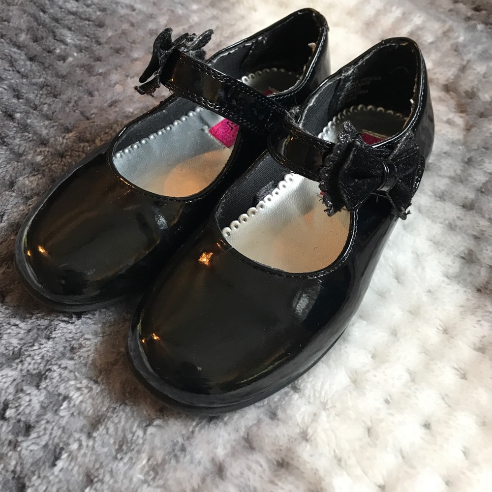 Black patent leather Mary Janes size 9.