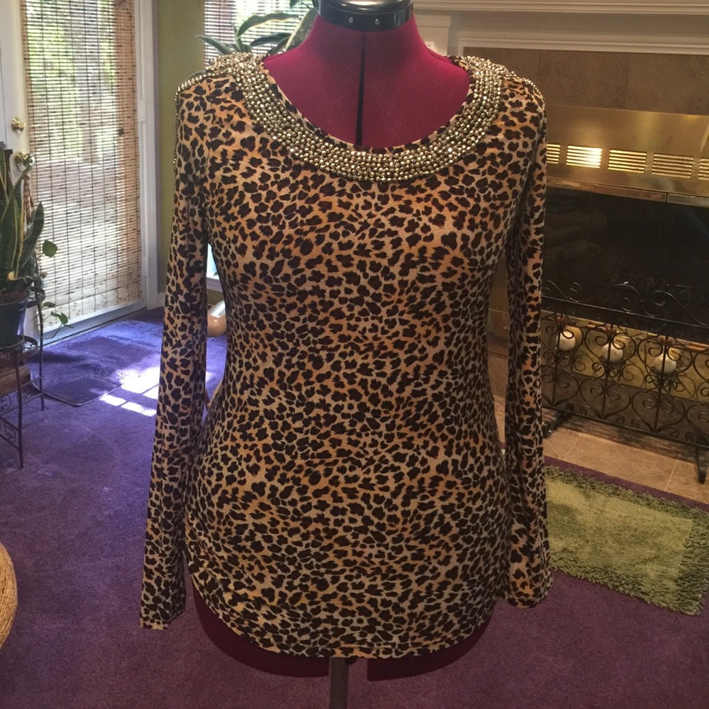 NWT cold shoulder animal print top --XL