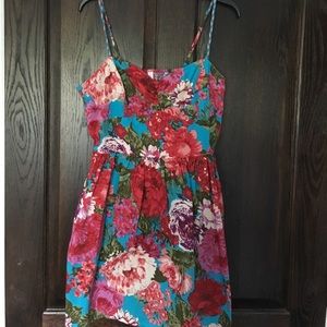 Floral dress with pockets