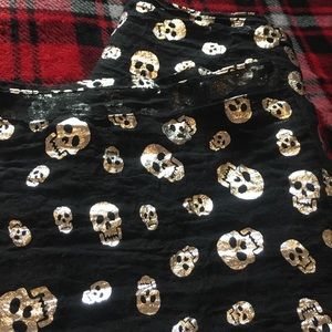 Black scarf with skulls